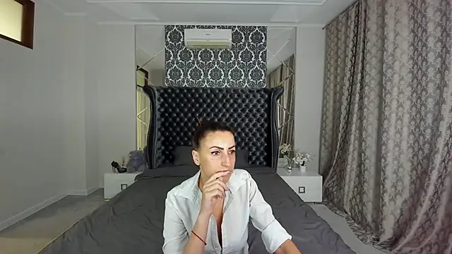 Snapshot of Rebecca_Diamond chatting on October 6, 5:19 am Rebecca Diamond online show from October 6, 5:19 am