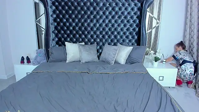 Snapshot of Rebecca_Diamond chatting on November 23, 6:01 am Rebecca Diamond online show from November 23, 6:01 am