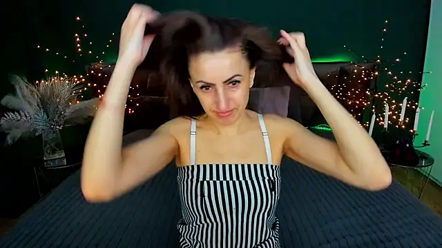 Rebecca Diamond online show from February 23, 7:09 am