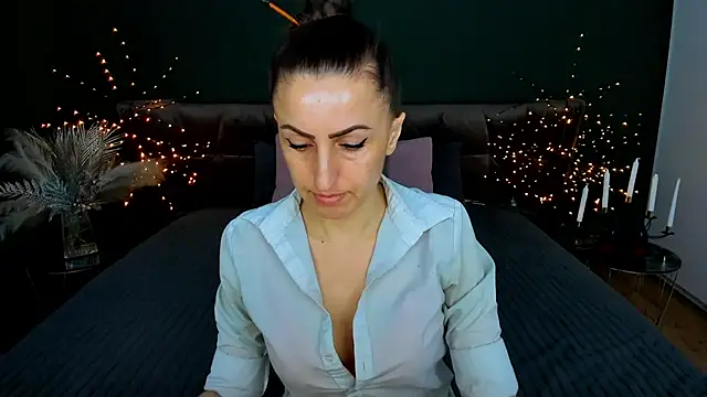 Rebecca Diamond online show from February 22, 7:00 am