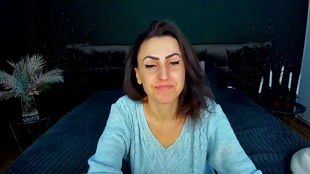 Rebecca Diamond online show from February 11, 6:24 am