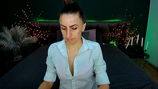 Rebecca Diamond online show from March 5, 6:54 am