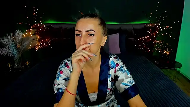 Snapshot of Rebecca_Diamond chatting on October 1, 5:45 am Rebecca Diamond online show from October 1, 5:45 am