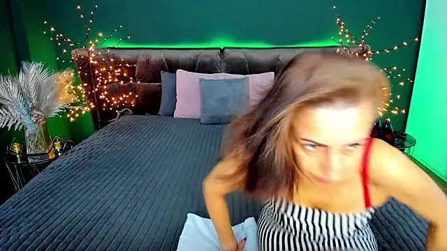 Snapshot of Rebecca_Diamond chatting on September 10, 5:28 am Rebecca Diamond online show from September 10, 5:28 am