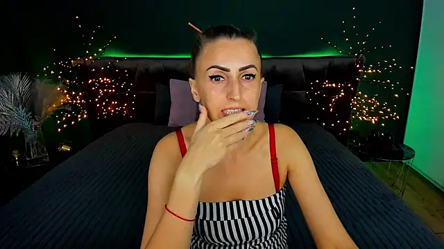 Snapshot of Rebecca_Diamond chatting on September 22, 5:35 am Rebecca Diamond online show from September 22, 5:35 am