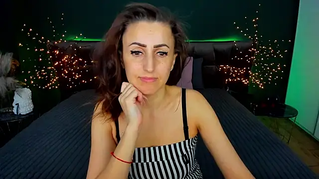 Snapshot of Rebecca_Diamond chatting on December 1, 6:47 am Rebecca Diamond online show from December 1, 6:47 am