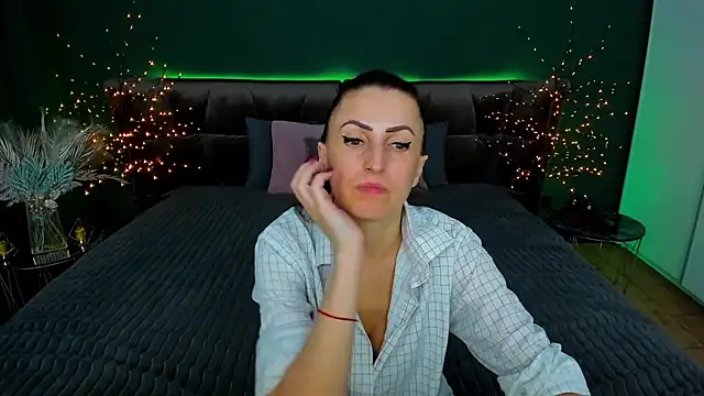 Snapshot of Rebecca_Diamond chatting on March 10, 9:45 am Rebecca Diamond online show from March 10, 9:45 am