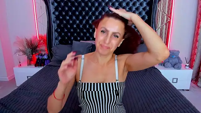 Rebecca Diamond online show from June 2, 5:40 am