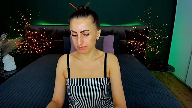 Snapshot of Rebecca_Diamond chatting on November 24, 6:46 am Rebecca Diamond online show from November 24, 6:46 am