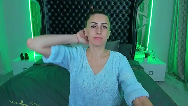 Snapshot of Rebecca_Diamond chatting on November 26, 6:13 am Rebecca Diamond online show from November 26, 6:13 am