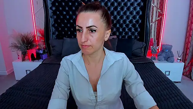 Rebecca Diamond online show from May 11, 5:42 am