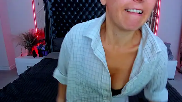 Snapshot of Rebecca_Diamond chatting on July 10, 11:54 am Rebecca Diamond online show from July 10, 11:54 am