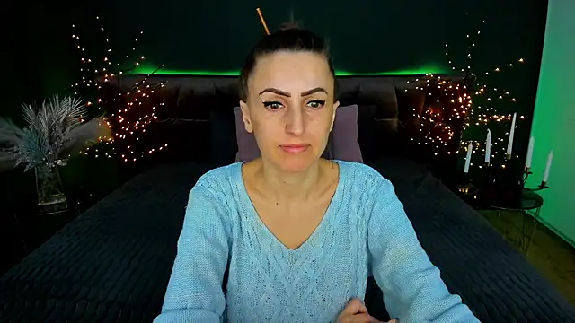 Rebecca Diamond online show from February 3, 6:33 am