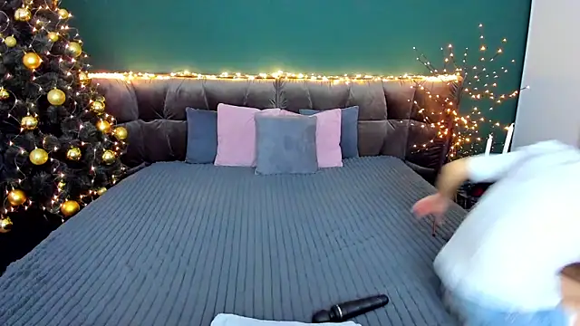 Rebecca Diamond online show from December 16, 7:12 am