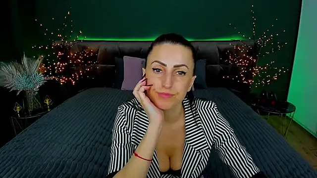 Snapshot of Rebecca_Diamond chatting on March 18, 9:45 am Rebecca Diamond online show from March 18, 9:45 am