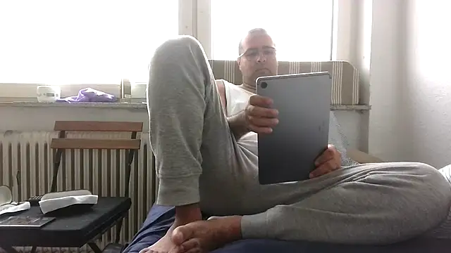 Azad64 online show from November 14, 1:59 pm