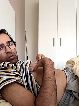 Snapshot of Azad64 chatting on June 8, 11:11 am Azad64 online show from June 8, 11:11 am