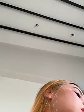 curchez  online show from March 10, 8:02 pm