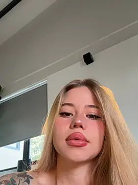 curchez  online show from February 7, 7:33 pm