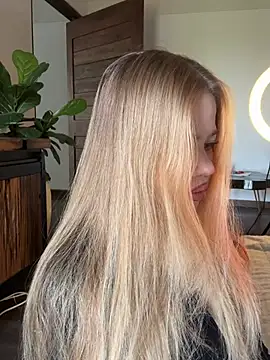 curchez  online show from April 20, 8:54 pm