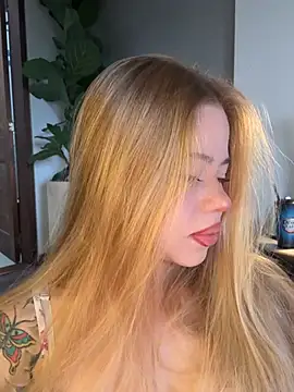 curchez  online show from April 16, 9:37 pm