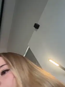 curchez  online show from March 3, 8:27 pm