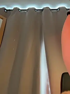 curchez  online show from November 13, 7:18 pm