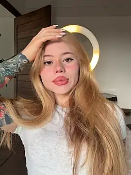 curchez  online show from April 21, 8:15 pm