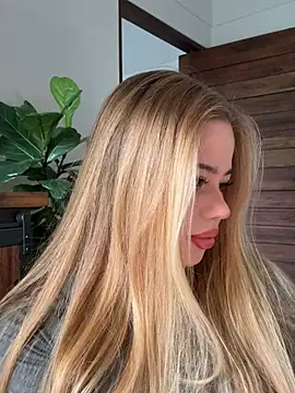 curchez  online show from April 8, 8:21 pm