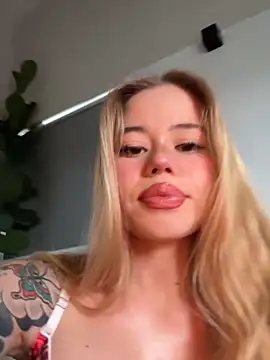 curchez  online show from June 6, 7:19 pm