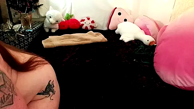 GamerGirlRoxyAndLee online show from December 21, 9:04 pm