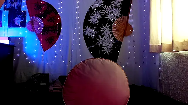 GamerGirlRoxyAndLee online show from June 26, 8:03 pm