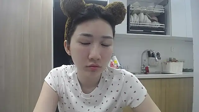 Snapshot of Asiagirll chatting on June 8, 1:55 pm Asiagirll online show from June 8, 1:55 pm