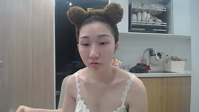 Snapshot of Asiagirll chatting on June 17, 3:22 pm Asiagirll online show from June 17, 3:22 pm
