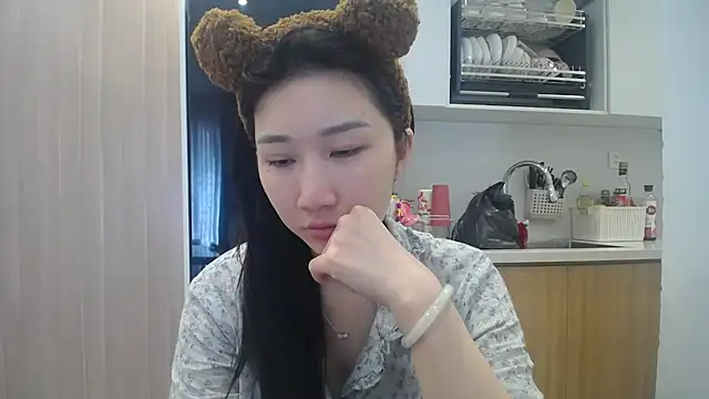Snapshot of Asiagirll chatting on July 7, 3:31 am Asiagirll online show from July 7, 3:31 am