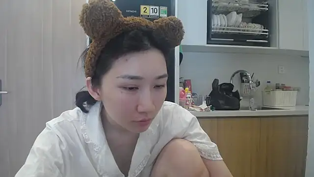 Snapshot of Asiagirll chatting on June 15, 2:45 am Asiagirll online show from June 15, 2:45 am
