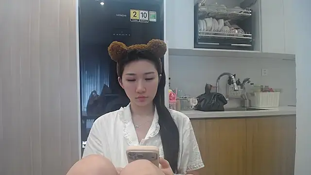 Snapshot of Asiagirll chatting on June 28, 2:18 am Asiagirll online show from June 28, 2:18 am