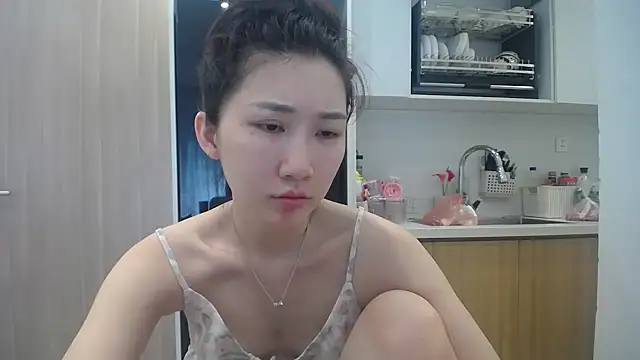 Snapshot of Asiagirll chatting on July 4, 1:12 am Asiagirll online show from July 4, 1:12 am
