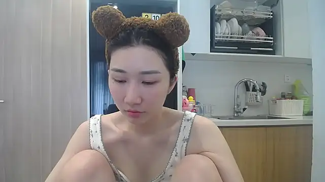 Snapshot of Asiagirll chatting on June 11, 12:32 am Asiagirll online show from June 11, 12:32 am