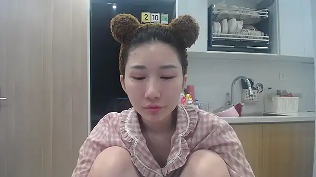 Snapshot of Asiagirll chatting on June 15, 2:50 pm Asiagirll online show from June 15, 2:50 pm