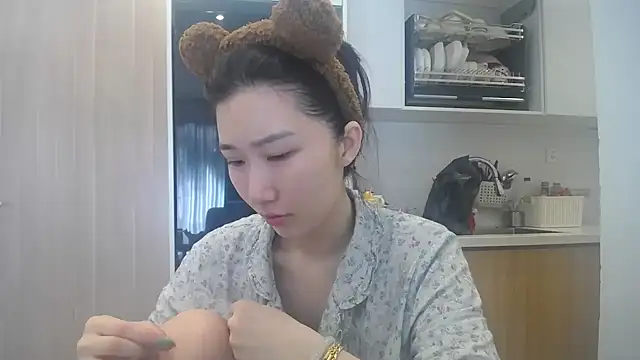 Snapshot of Asiagirll chatting on June 20, 1:10 am Asiagirll online show from June 20, 1:10 am