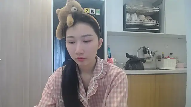 Snapshot of Asiagirll chatting on July 15, 1:01 am Asiagirll online show from July 15, 1:01 am