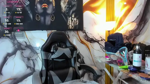 Snapshot of Eva_MilfF chatting on December 18, 12:31 pm Eva MilfF online show from December 18, 12:31 pm