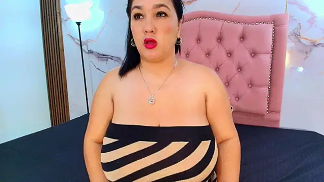 Snapshot of Eva_MilfF chatting on May 9, 11:35 am Eva MilfF online show from May 9, 11:35 am