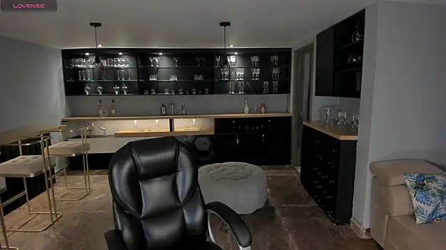 AbellaCroft online show from March 31, 2:19 pm