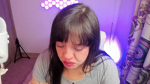 Snapshot of sophia_grants chatting on October 28, 6:12 am sophia grants online show from October 28, 6:12 am