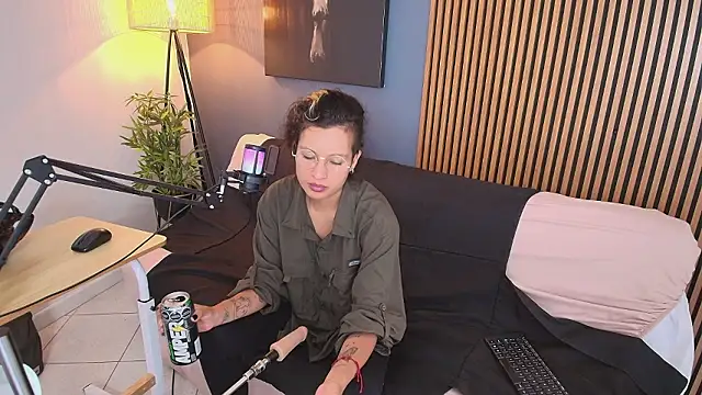 Andy  Nova online show from March 14, 4:40 am