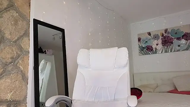 Ana D online show from April 17, 9:50 pm