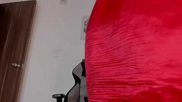 Hanna Risso online show from November 28, 4:40 pm