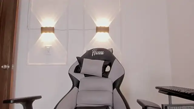 Hanna Risso online show from March 25, 6:07 pm